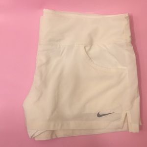 Nike Women Victory Shorts-White/Matte Size XL